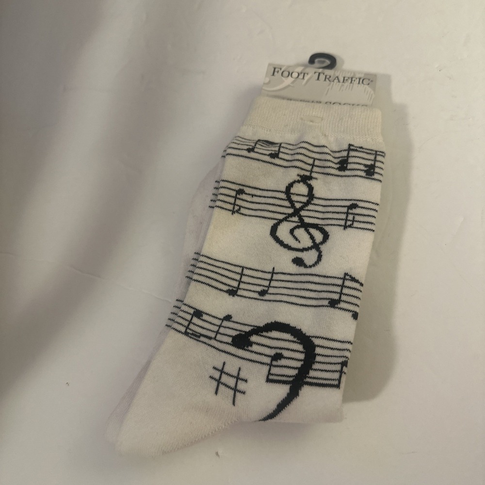 FOOT TRAFFIC Women's White-Black Music Note Print Crew Socks SZ 4-10